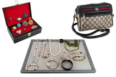 Lot 55 - A LARGE AND MISCELLANEOUS COLLECTION OF...