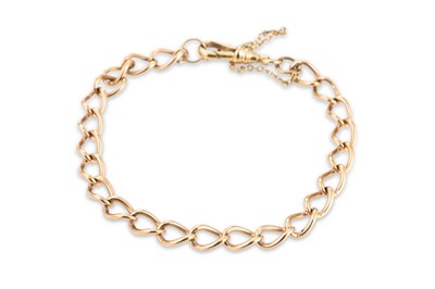 Lot 190 - A 9CT GOLD CURB LINK BRACELET, 11.9 g.