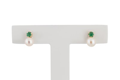 Lot 29 - A PAIR OF CULTURED PEARL AND EMERALD STUD...