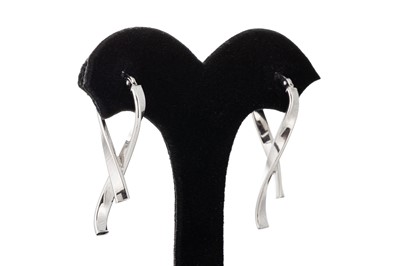 Lot 39 - A PAIR OF 18CT GOLD HOOP EARRINGS, stylised form