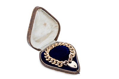 Lot 41 - AN ANTIQUE 9CT GOLD CURB LINK BRACELET,...