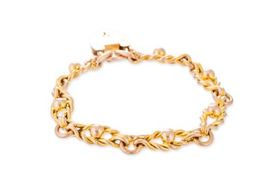 Lot 87 - AN ANTIQUE 9CT GOLD FANCY CURB LINK BRACELET,...