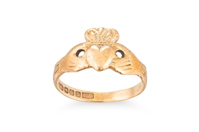 Lot 282 - A 9CT GOLD CLADDAGH RING, 1.6 g.
