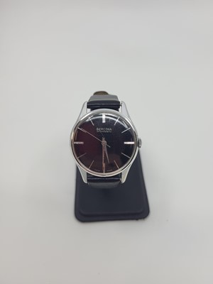 Lot 434 - A GENT'S VINTAGE BERCONA WRISTWATCH, chrome,...