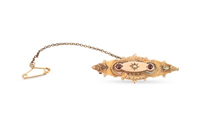 Lot 231 - AN ANTIQUE 9CT GOLD BROOCH, of navette form,...