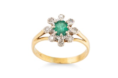 Lot 318 - AN EMERALD AND DIAMOND CLUSTER RING, mounted...