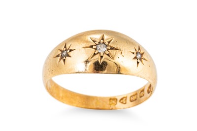 Lot 229 - A VINTAGE 18CT YELLOW GOLD AND DIAMOND SET...