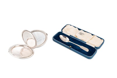 Lot 508 - A VINTAGE STERLING SILVER CIRCULAR LADY'S...