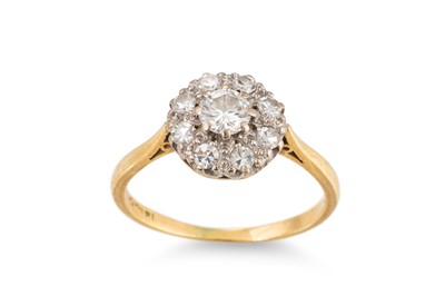 Lot 380 - A DIAMOND CLUSTER RING, mounted in 18ct yellow...