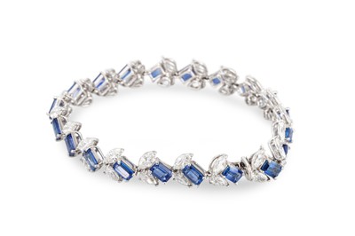 Lot 209 - A FINE QUALITY SAPPHIRE AND DIAMOND BRACELET,...