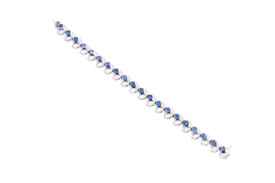 Lot 209 - A FINE QUALITY SAPPHIRE AND DIAMOND BRACELET,...