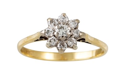 Lot 328 - A DIAMOND CLUSTER RING, mounted in 18ct yellow...