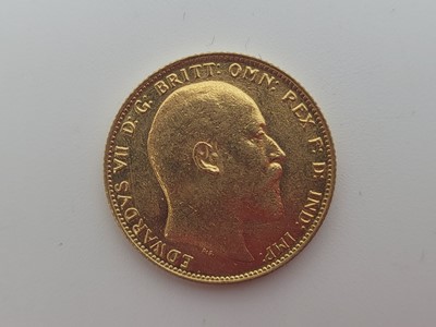 Lot 453 - A 1907 FULL GOLD SOVEREIGN ENGLISH COIN, S...