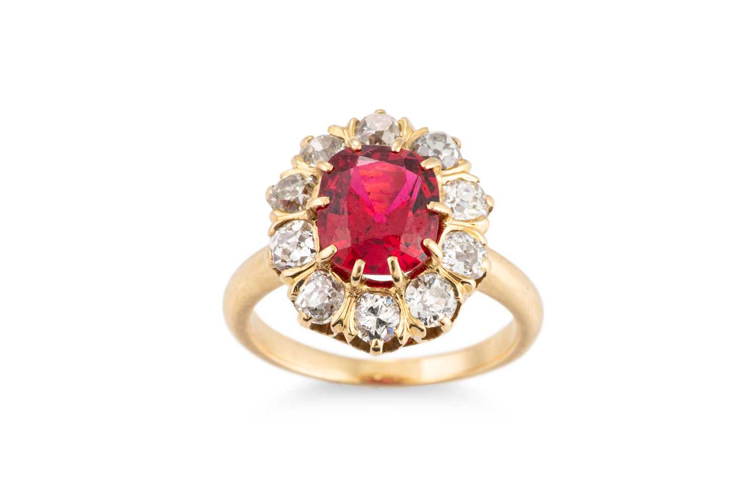 Lot 353 - A VINTAGE RED SPINEL & DIAMOND CLUSTER RING,...
