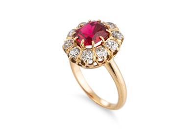 Lot 353 - A VINTAGE RED SPINEL & DIAMOND CLUSTER RING,...