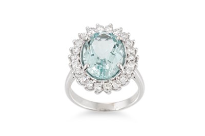 Lot 159 - AN AQUAMARINE AND DIAMOND RING, the oval...