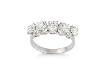 Lot 160 - A FIVE STONE DIAMOND RING, the brilliant cut...