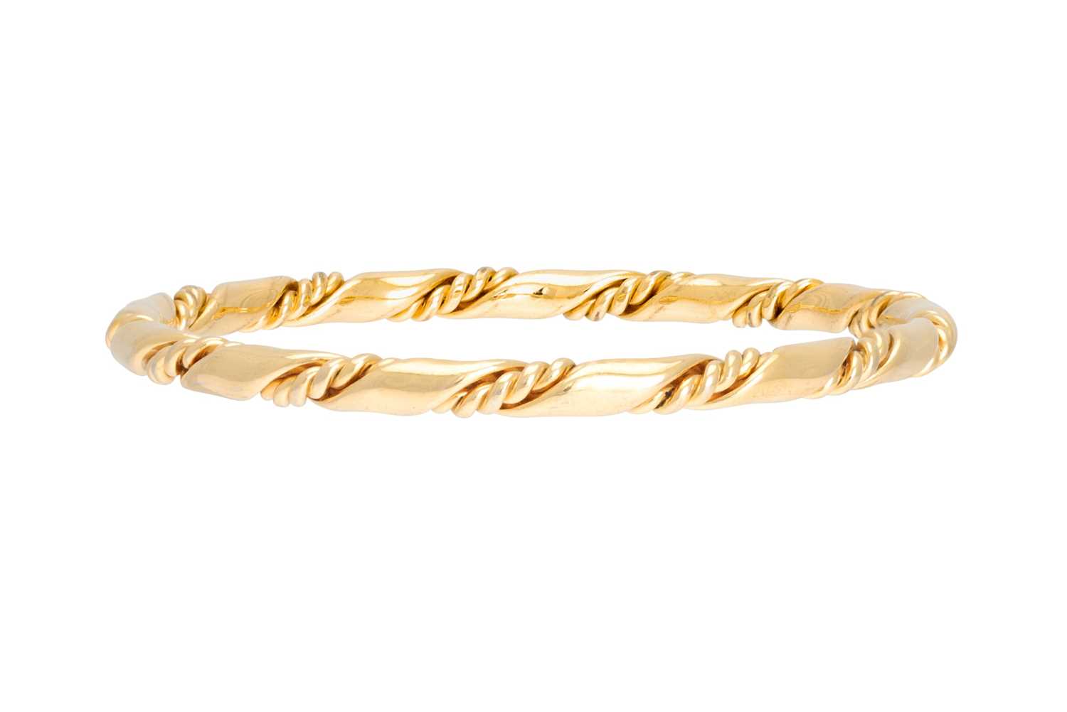 Lot 53 - AN 18CT GOLD BANGLE, twisted rope motif, 27.3...