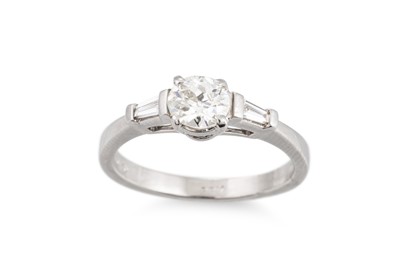 Lot 250 - A DIAMOND SOLITAIRE RING, the old cut diamond...