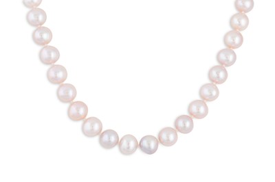 Lot 68 - A CULTURED PEARL NECKLACE, the pearls with...
