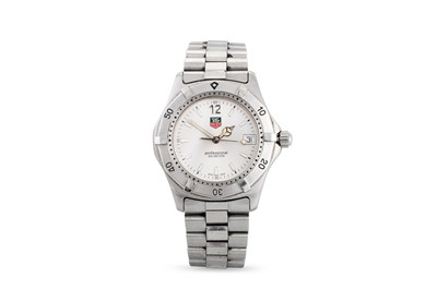 Lot 401 - A GENT'S TAG HEUER PROFESSIONAL WRISTWATCH,...