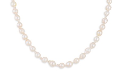Lot 91 - A BAROQUE CULTURED PEARL NECKLACE, to a 9ct...