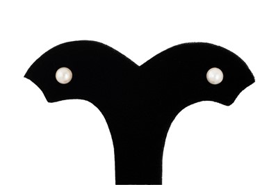 Lot 92 - A PAIR OF CULTURED PEARL EARRINGS, pearls 4.9 mm