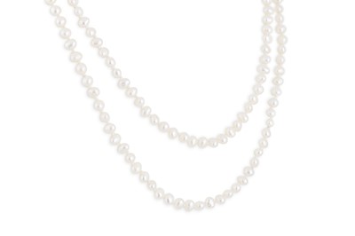 Lot 37 - A SET OF CULTURED PEARLS, to a 9ct gold clasp