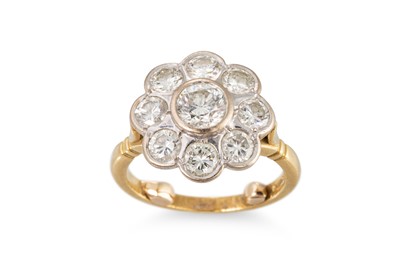 Lot 305 - A DIAMOND DAISY CLUSTER RING, the round...