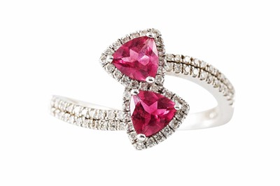 Lot 402 - A PINK TOURMALINE AND DIAMOND CLUSTER RING,...