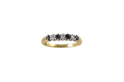 Lot 200 - A DIAMOND AND SAPPHIRE RING