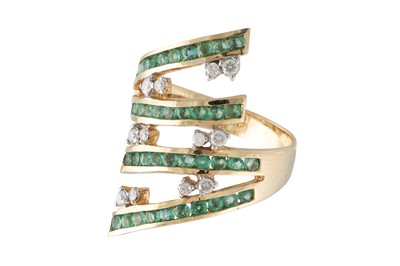 Lot 92 - AN EMERALD AND DIAMOND RING, the channel set...