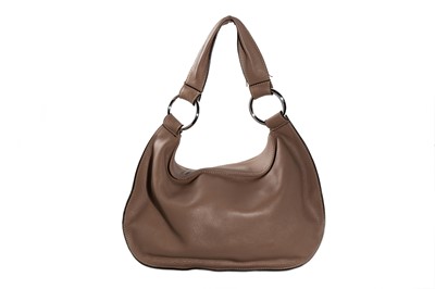 Lot 448 - A 'SEQUOIA' BEIGE LEATHER HOBO STYLE HAND BAG,...