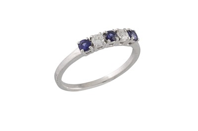 Lot 163 - A DIAMOND AND SAPPHIRE FIVE STONE RING,...