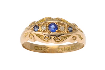 Lot 61 - AN ANTIQUE DIAMOND AND SAPPHIRE RING, mounted...