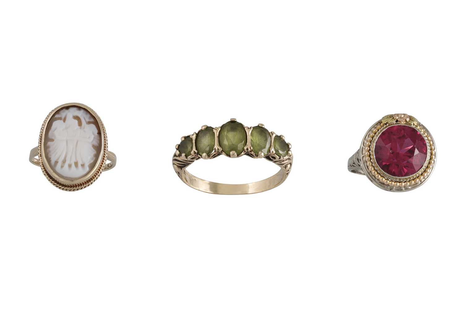 Lot 116 - A COLLECTION OF THREE GOLD AND GEMSET RINGS,...
