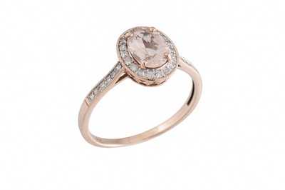 Lot 118 - A MORGANITE AND DIAMOND CLUSTER RING, set in...