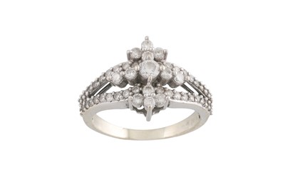 Lot 120 - A DIAMOND CLUSTER RING, set with circular...