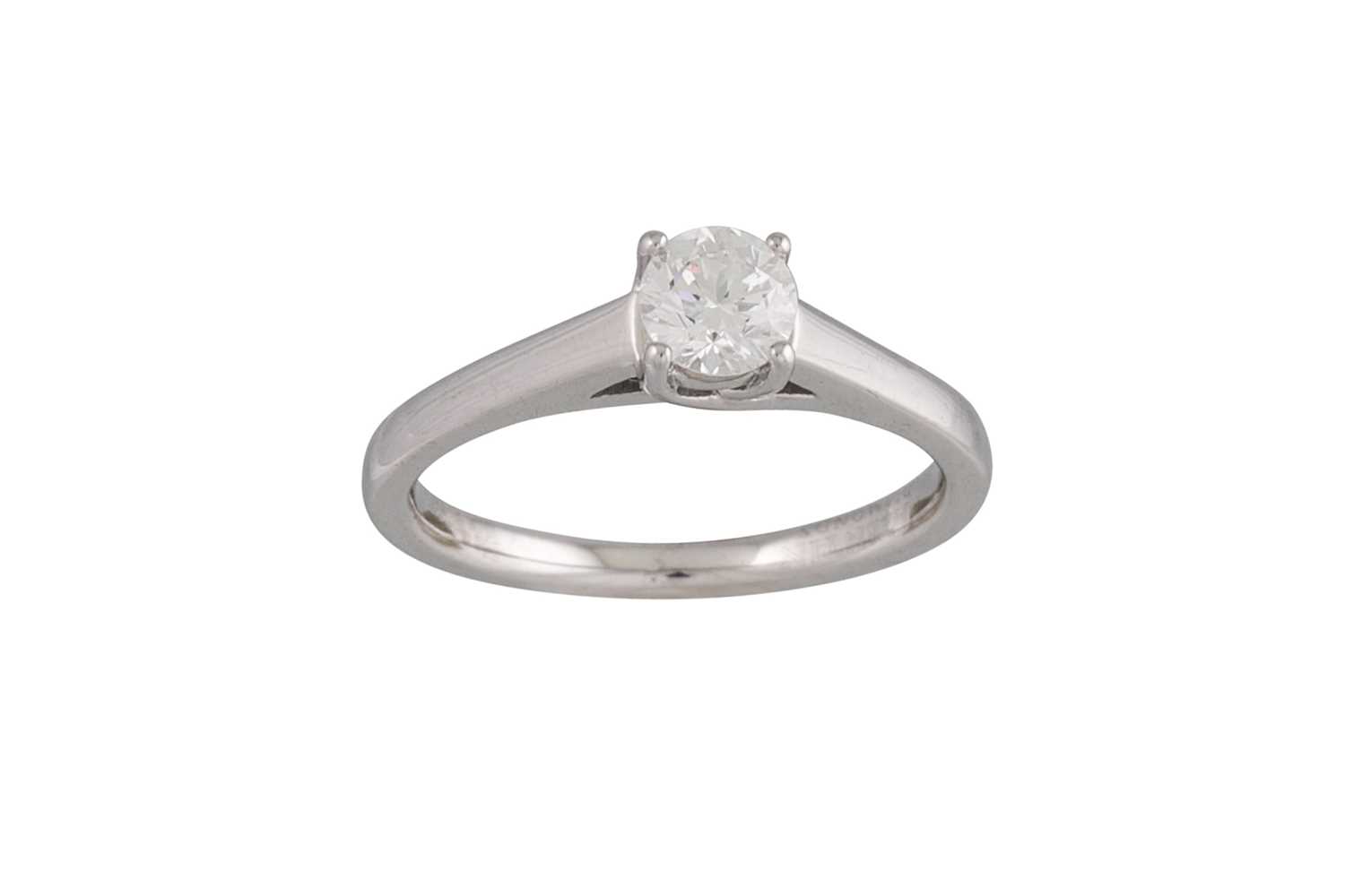 Lot 130 - A DIAMOND SOLITAIRE RING, mounted in 18ct...