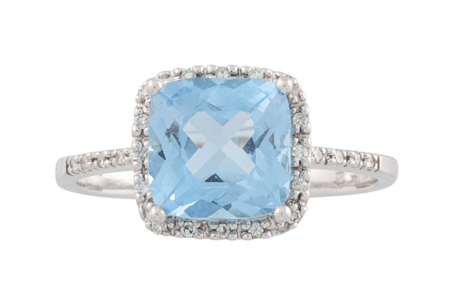 Lot 7 - A DIAMOND AND TOPAZ CLUSTER RING, the cushion...