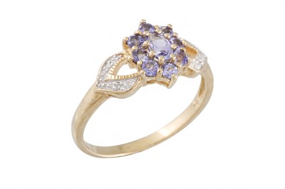 Lot 10 - A DIAMOND AND TANZANITE CLUSTER RING, with...