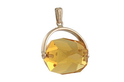 Lot 17 - A 9CT GOLD SWIVEL FOB, set with a citrine