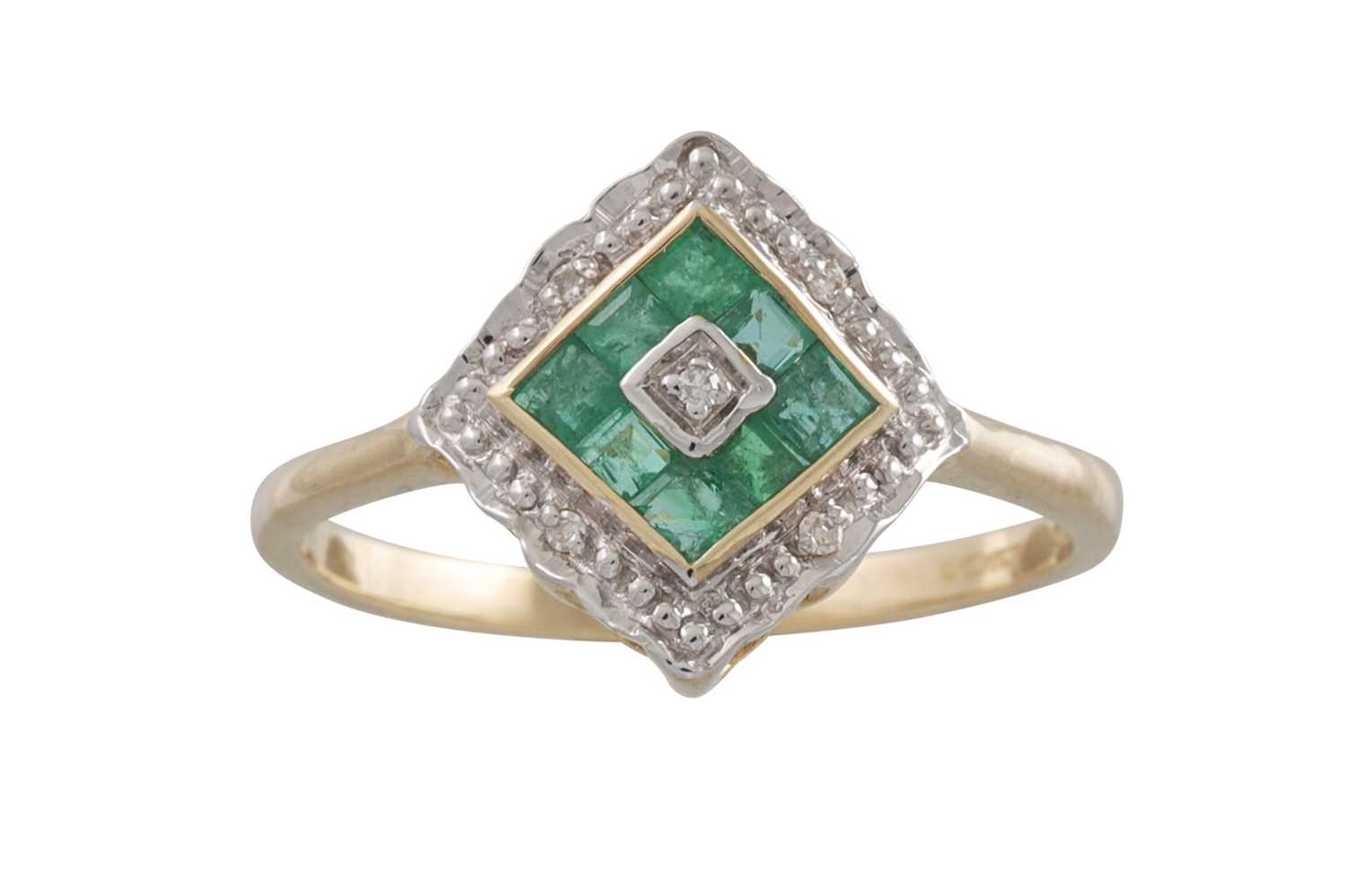 Lot 46 - A DIAMOND AND EMERALD CLUSTER RING, of square...