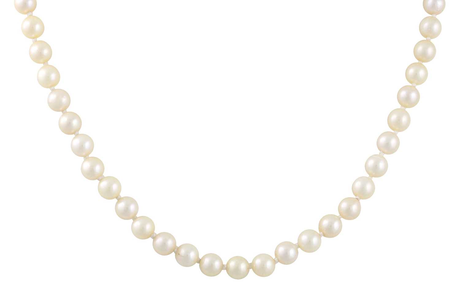 Lot 62 - A CULTURED PEARL NECKLACE, gold clasp