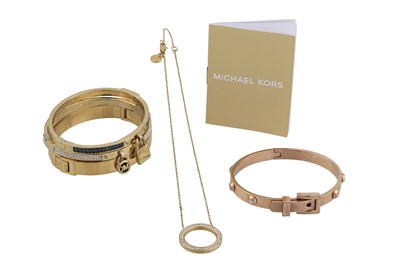 Lot 75 - A MICHAEL KORS SUITE OF JEWELLERY, consisting...