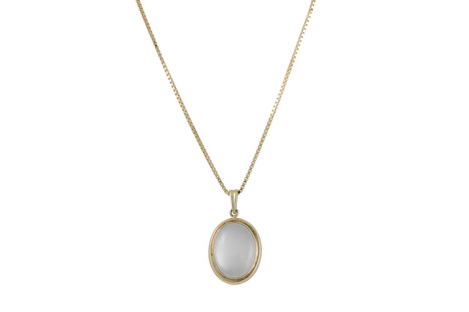 Lot 109 - A GOLD AND MOONSTONE SET PENDANT, mounted in...