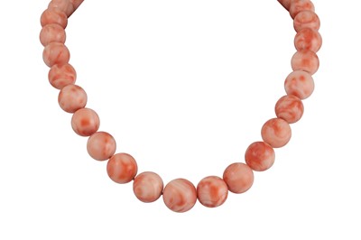 Lot 110 - A CORAL NECKLACE, to a 14ct yellow gold and...