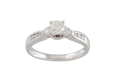 Lot 319 - A DIAMOND SOLITAIRE RING, to diamond shoulders...