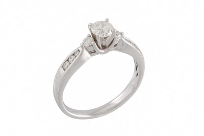 Lot 51 - A DIAMOND SOLITAIRE RING, to diamond shoulders...