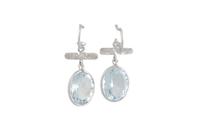 Lot 287 - A PAIR OF AQUAMARINE DROP EARRINGS, with...